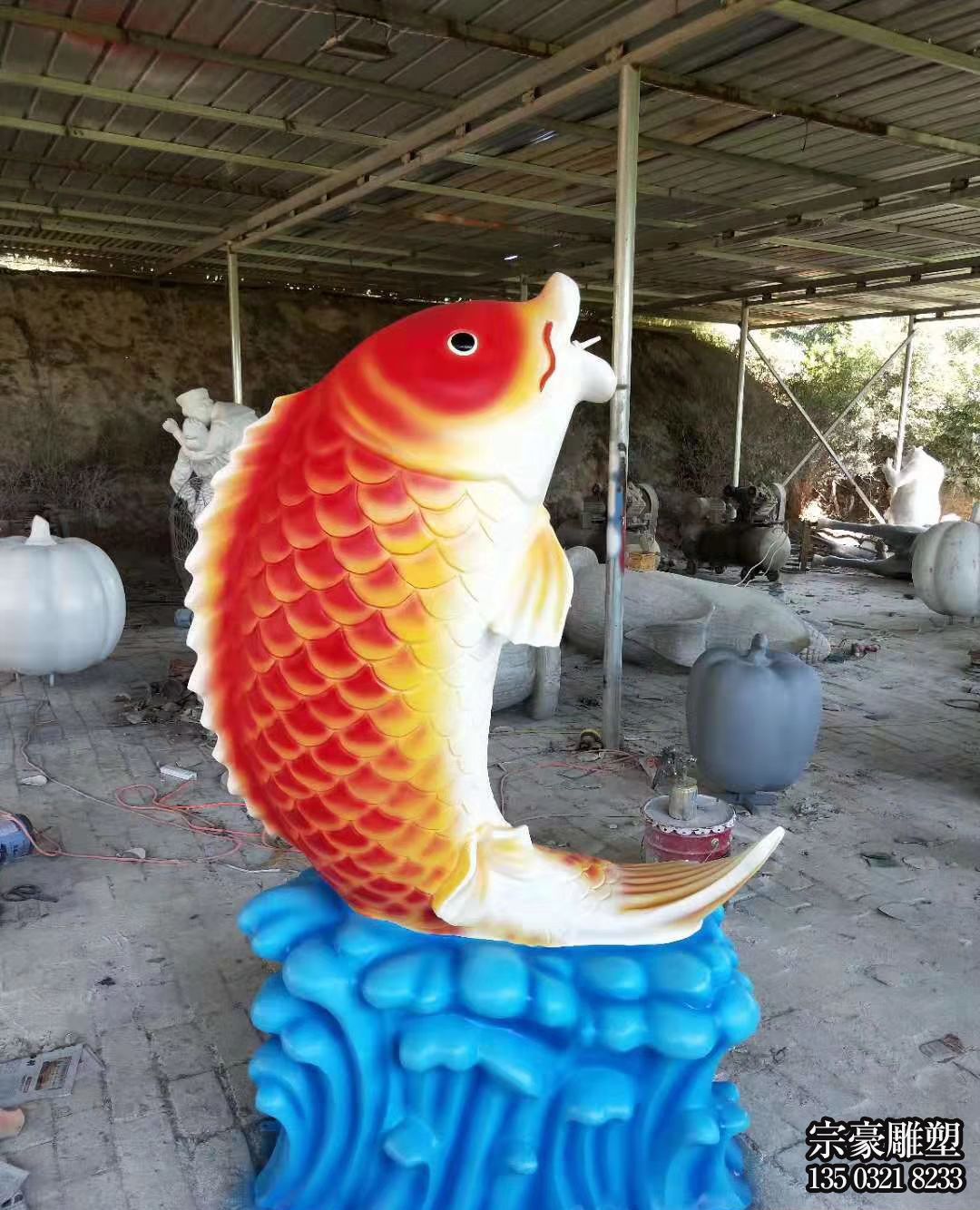 中國風玻璃鋼彩繪鯉魚景觀雕塑