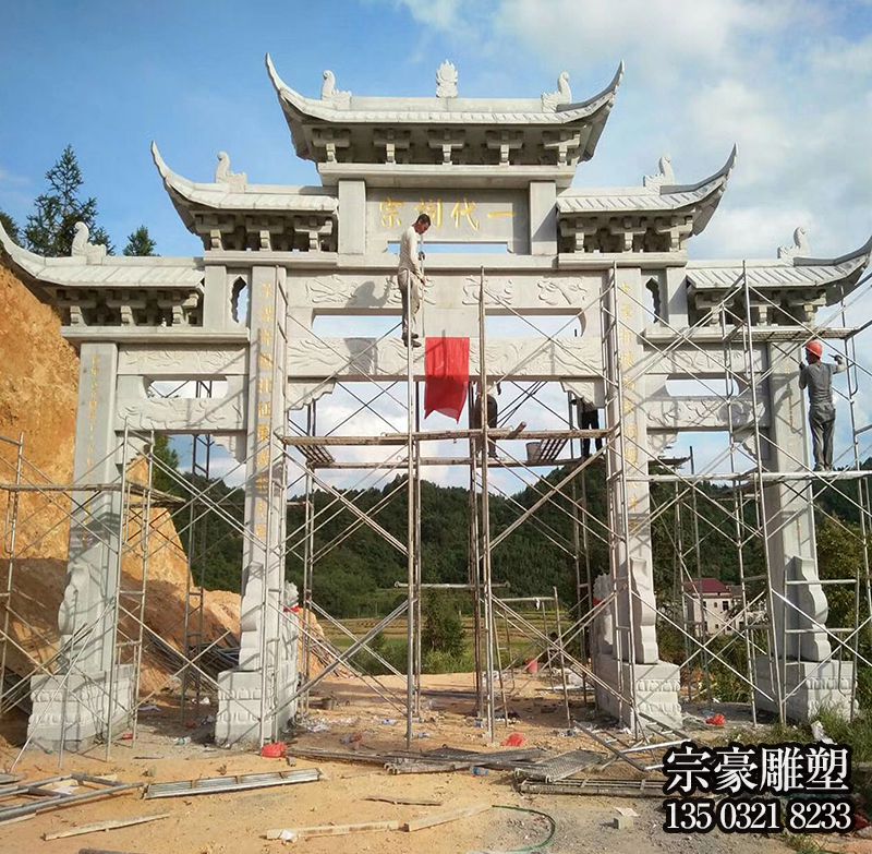 宗祠園林入口擺放石雕牌坊公園 宗祠園林入口擺放石雕牌坊公園